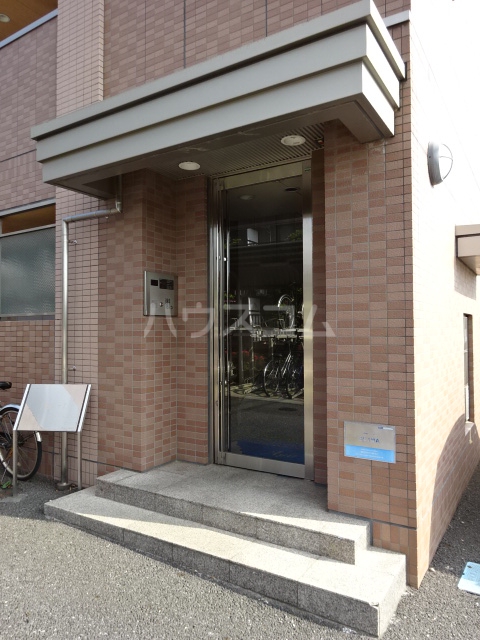 16/19 エントランス