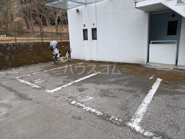 22/28 駐車場