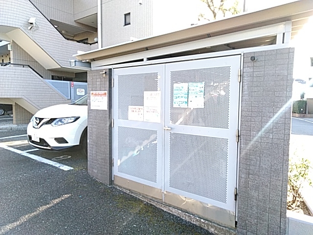 23/30 エントランス