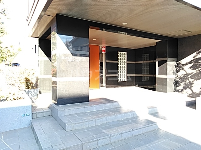 26/30 エントランス