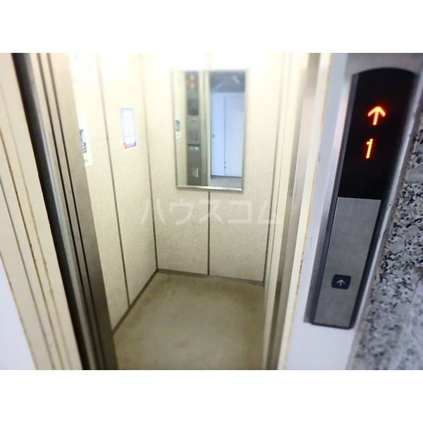 21/30 エントランス