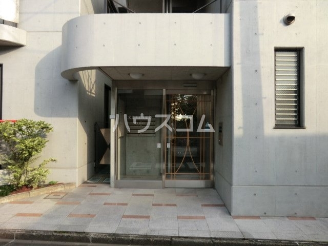 23/23 エントランス