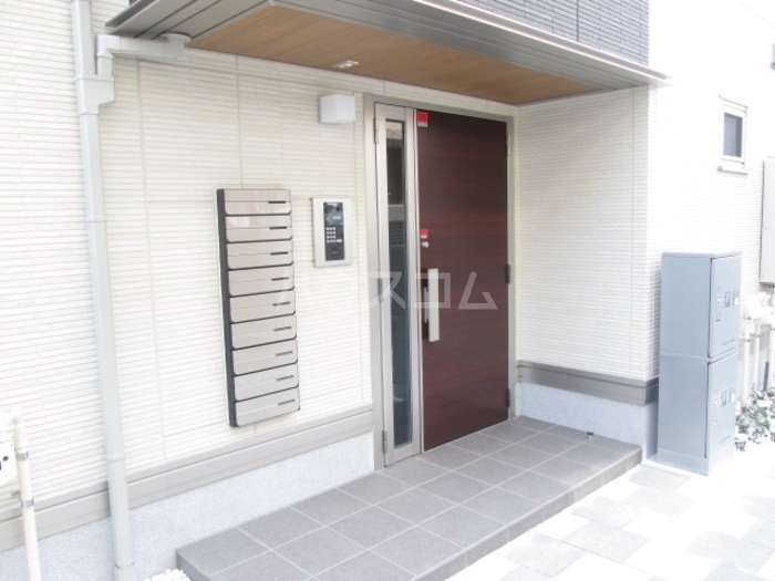 18/30 エントランス