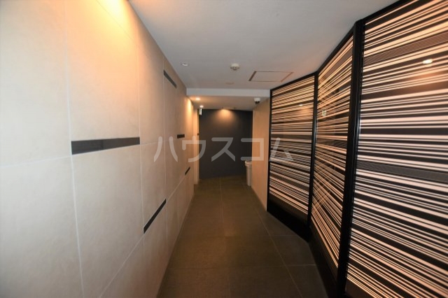 18/28 エントランス