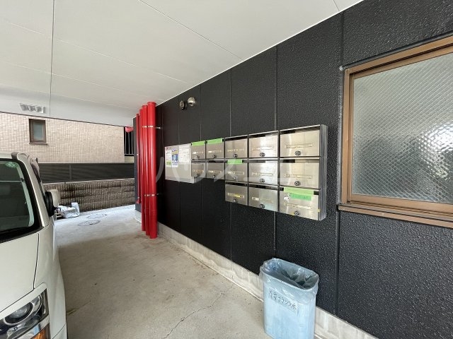 21/30 エントランス