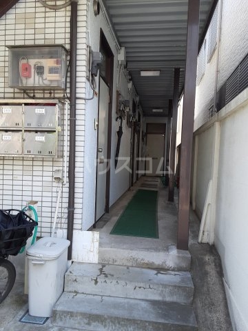 21/30 エントランス