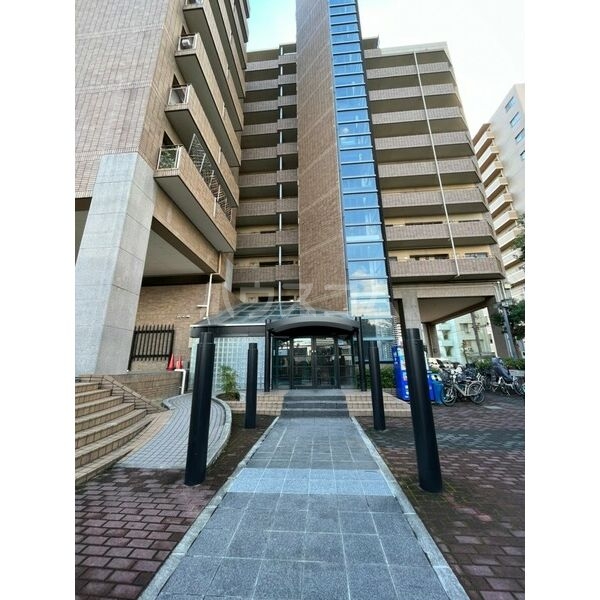 17/26 エントランス