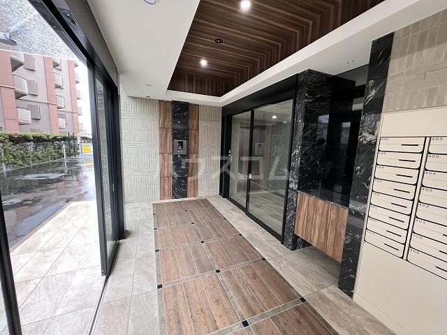 21/30 エントランス