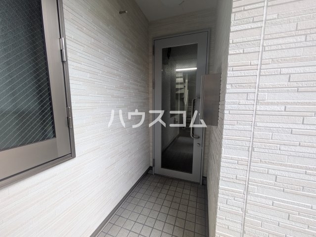 24/30 エントランス