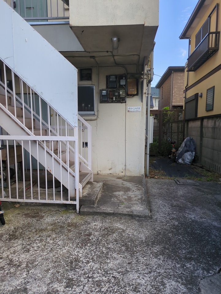 21/30 エントランス