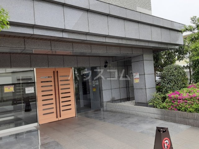 23/28 エントランス