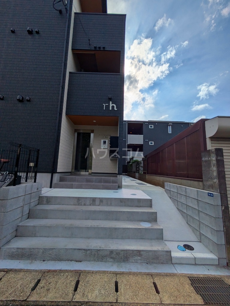 25/30 エントランス