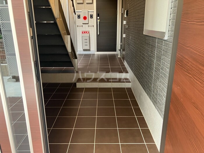 26/29 エントランス