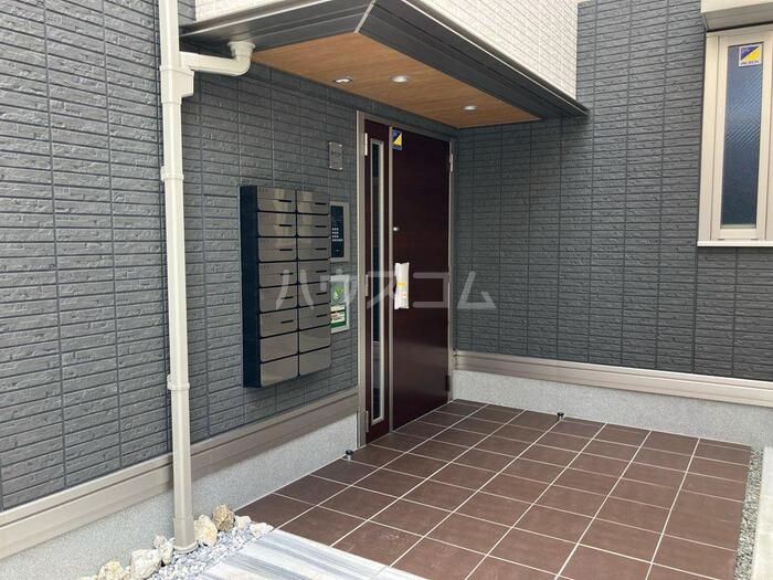 27/29 エントランス