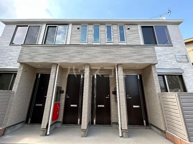 23/29 エントランス