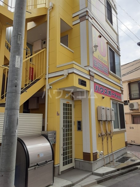 18/28 エントランス