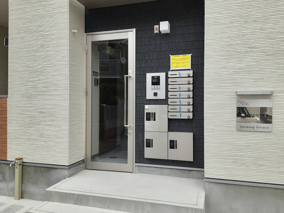 21/30 エントランス