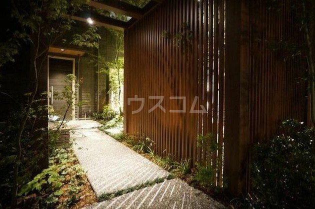 22/28 エントランス