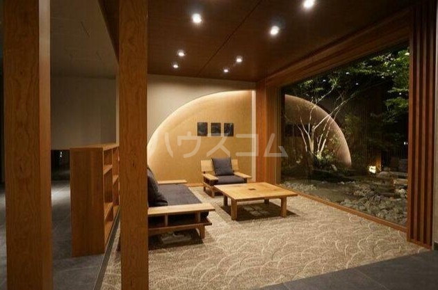 23/28 エントランス