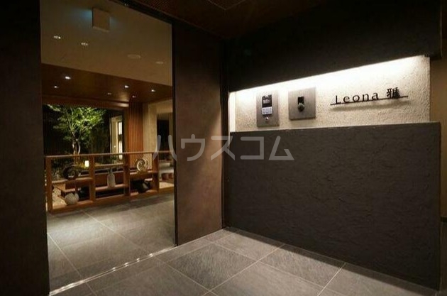 24/28 エントランス