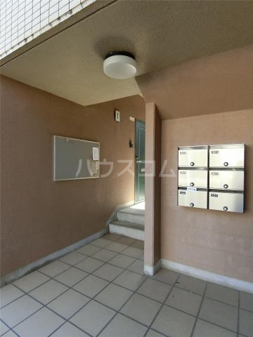 20/30 エントランス