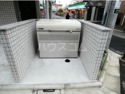 21/30 エントランス