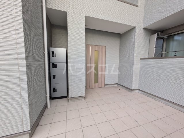 26/30 エントランス