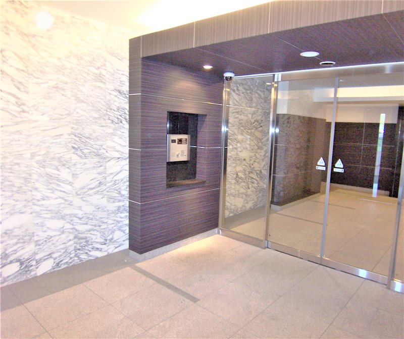 22/30 エントランス