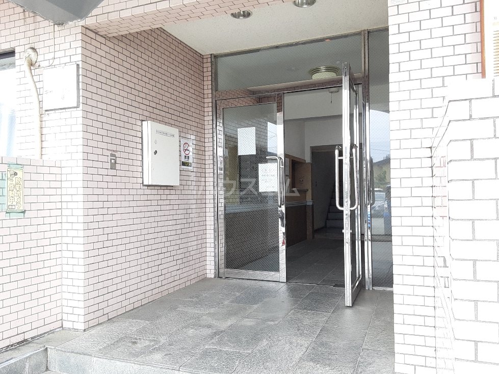 23/30 エントランス