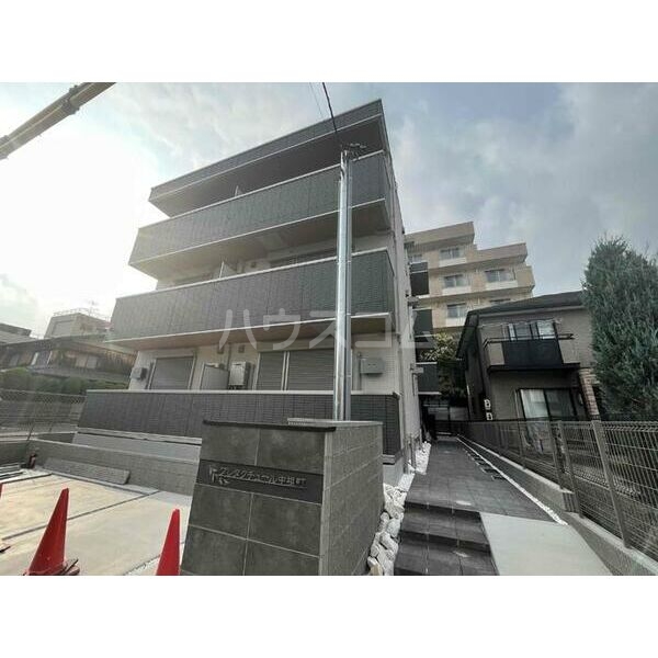 18/24 エントランス