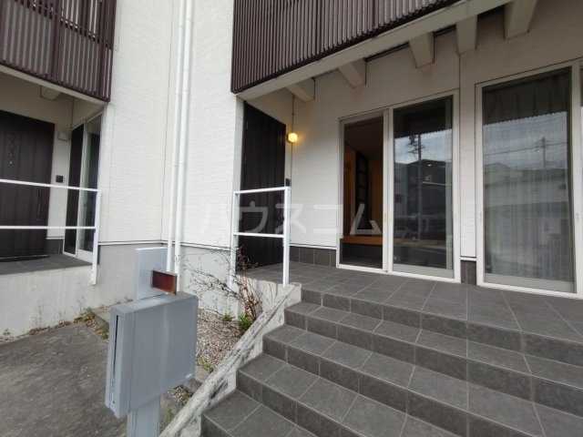 21/30 エントランス