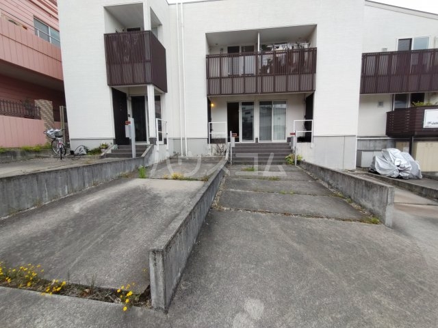 23/30 駐車場
