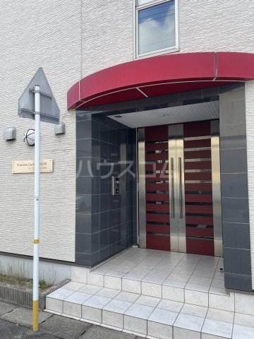 28/30 エントランス