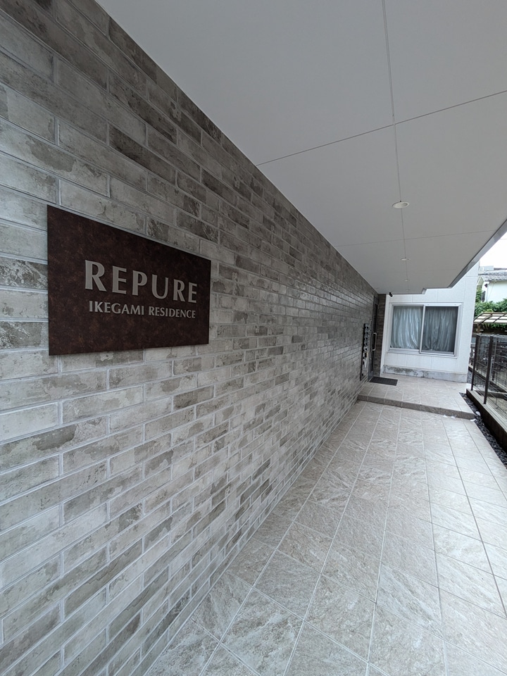 23/30 エントランス