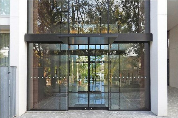 15/22 エントランス