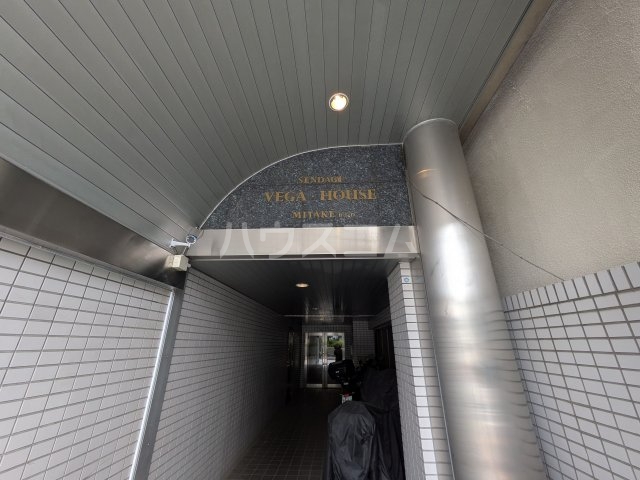 26/30 エントランス