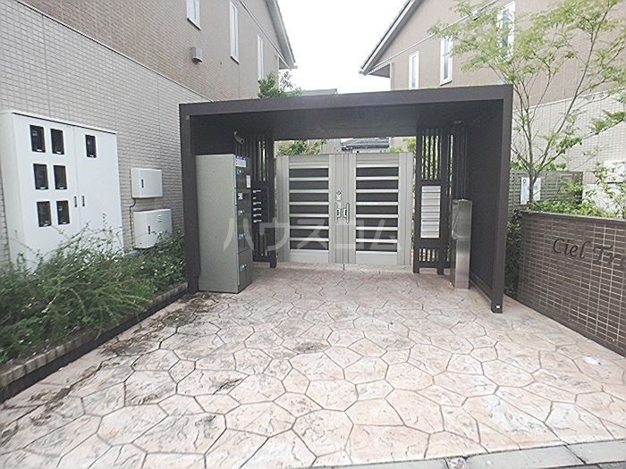 13/21 エントランス