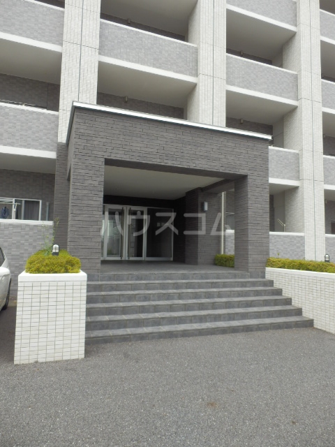 24/30 エントランス