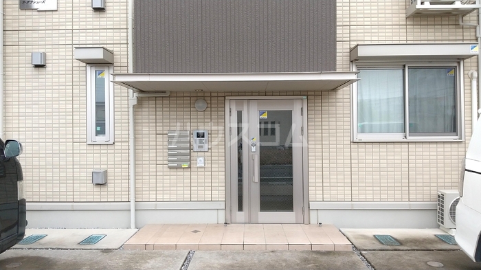 17/28 エントランス