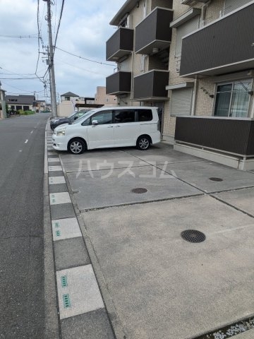 18/28 駐車場