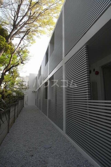 23/26 エントランス