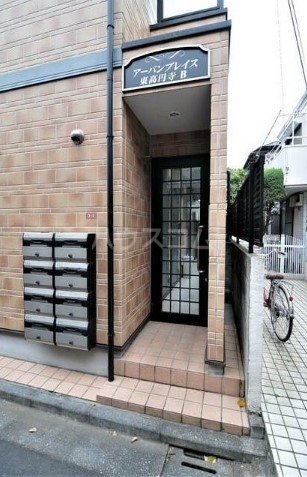 27/30 エントランス