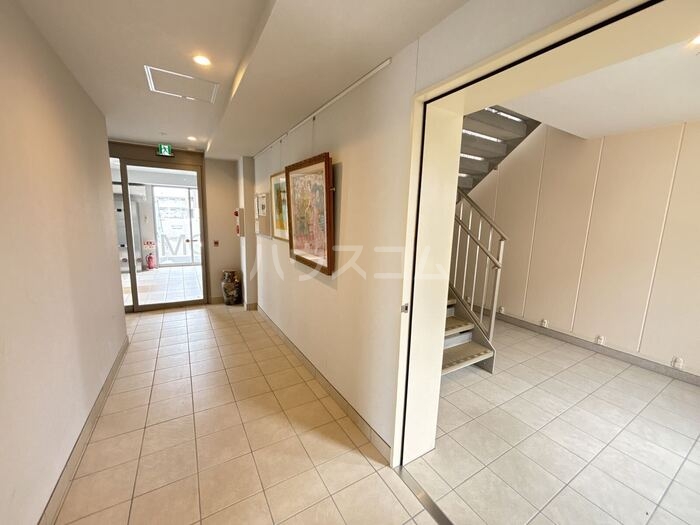 26/29 エントランス