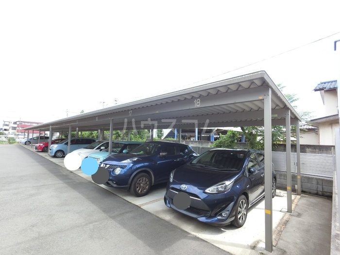 22/28 駐車場