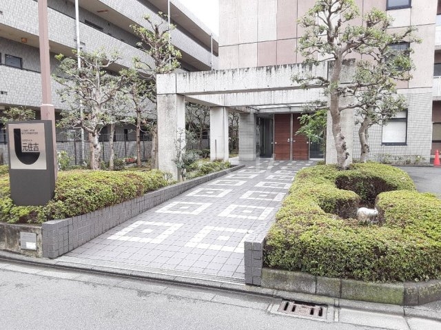 21/30 エントランス