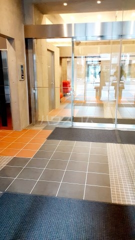 26/29 エントランス