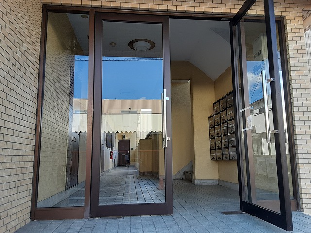 28/30 エントランス