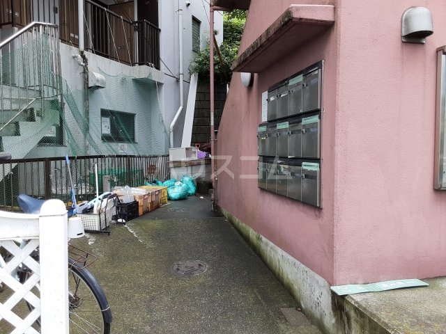 21/30 エントランス