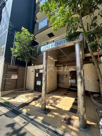 23/30 エントランス