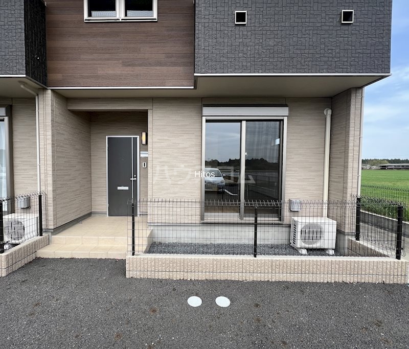 18/23 エントランス